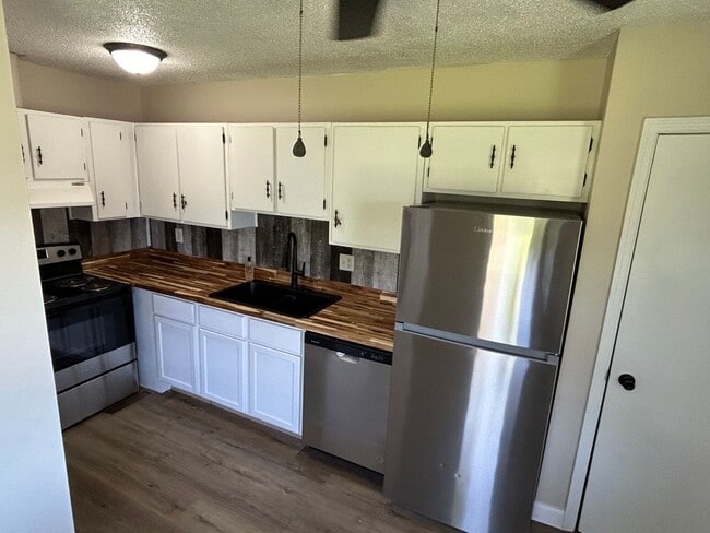 Building Photo - 2804-2806 N. Kaster Crt. Unit #2806