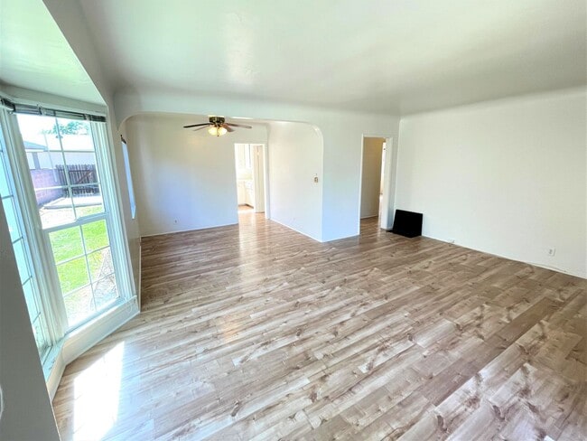 Photo - 3539-3541 Lewis Ave. Unit 3539