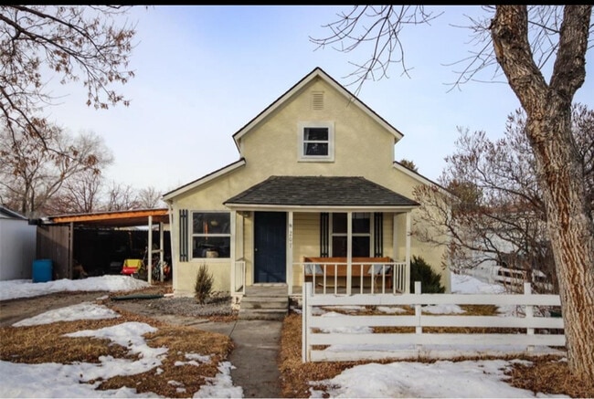 Building Photo - 207 N Cherry St