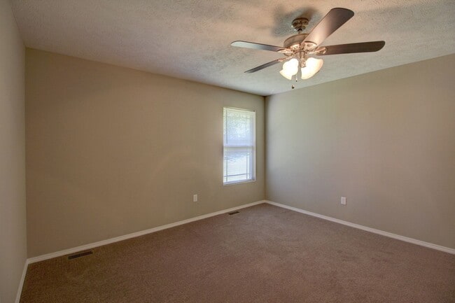 Photo - 3 Bedroom, 2 Bathroom in Nixa!
