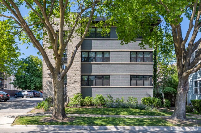 914 North Blvd. Oak Park, IL 60302