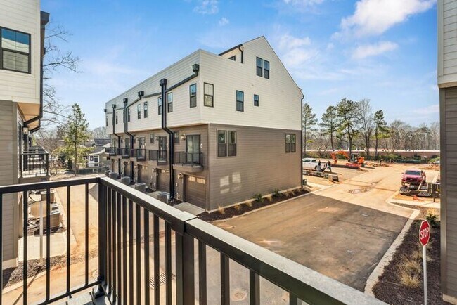 High-End 2BR Townhome | Rooftop Terrace + 2-Car Garage | 24-Unit Community