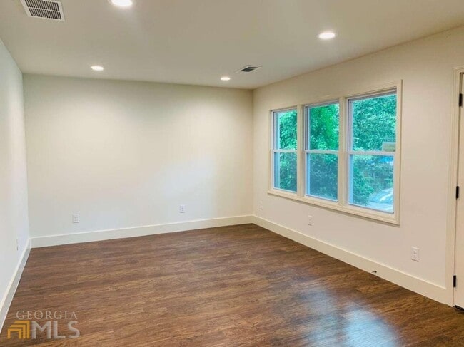 Photo - 364 Brooks Ave SW