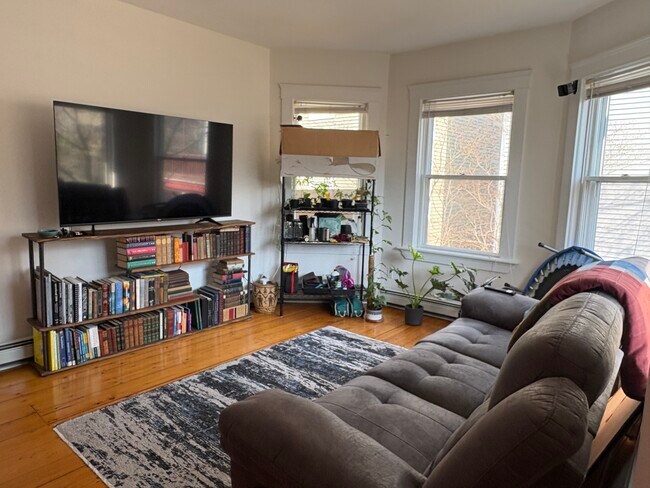 Building Photo - 79A Tremont St Unit 2