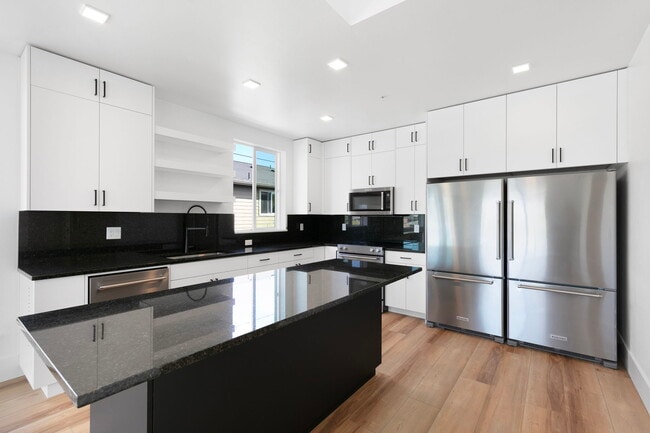 Photo - 530 E 18th Ave