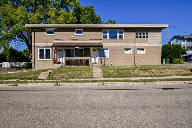 Building Photo - 119 7th St NW Unit 1