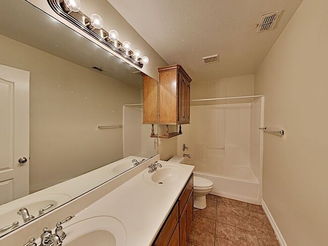 Photo - No Application Fees* $250.00 off 1st month...