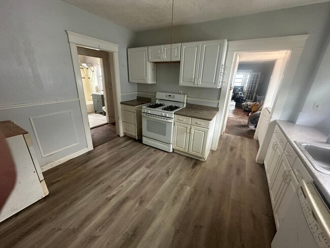 Building Photo - 125 Garland St Unit 125