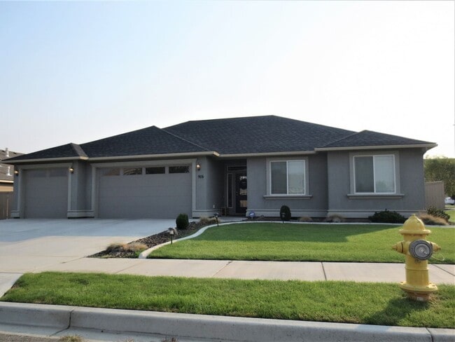 Building Photo - 906 N Oklahoma Pl