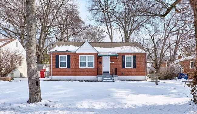 Building Photo - 1490 E Duchesne Dr