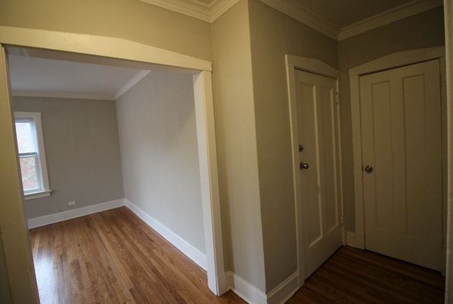 Entry - 4402 W Belden St Unit 3