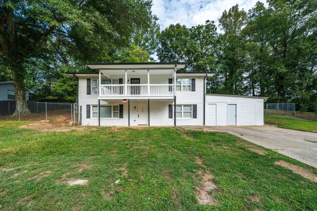 Building Photo - Newly Renovated 4BR Home- Move in Ready!