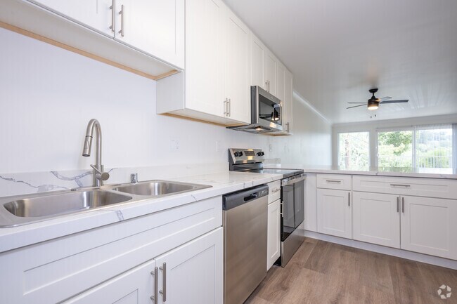 2BR, 1BA - 945SF - Kitchen