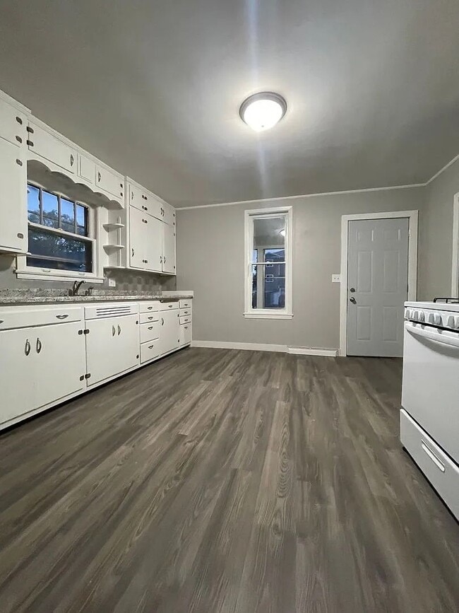 Photo - Charming 5 Bedroom Home for Rent!