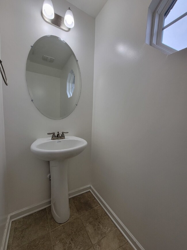 Highly desirable end unit in sought after Cobblestone in Goodlettsville!