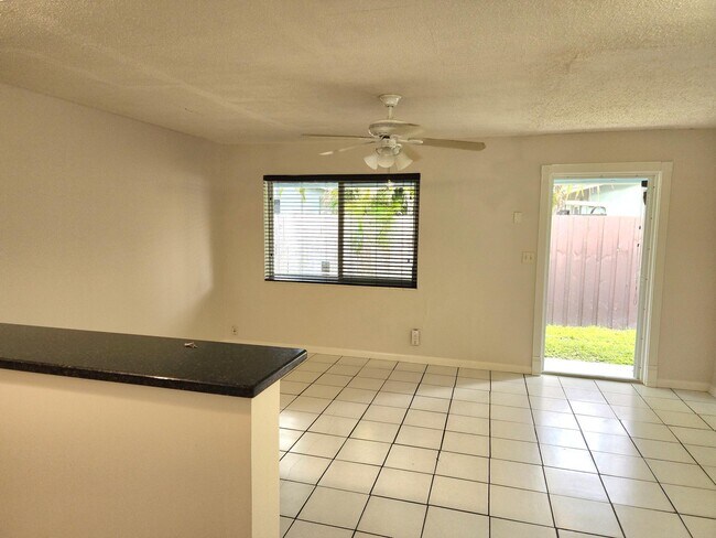 Photo - 750 SW 2nd St Unit 2