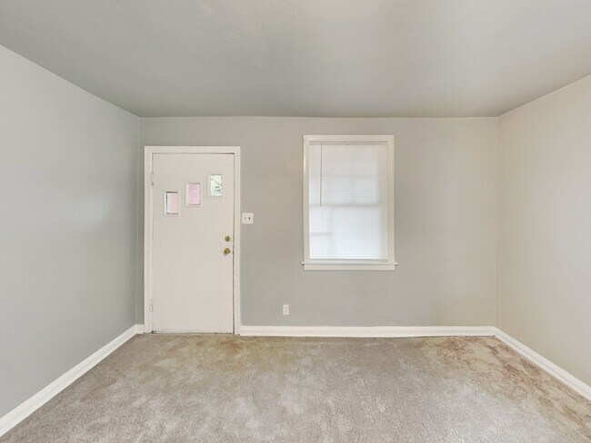 Photo - 946 Ira St SW