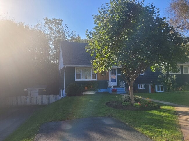 Photo - 124 Coronation Ave