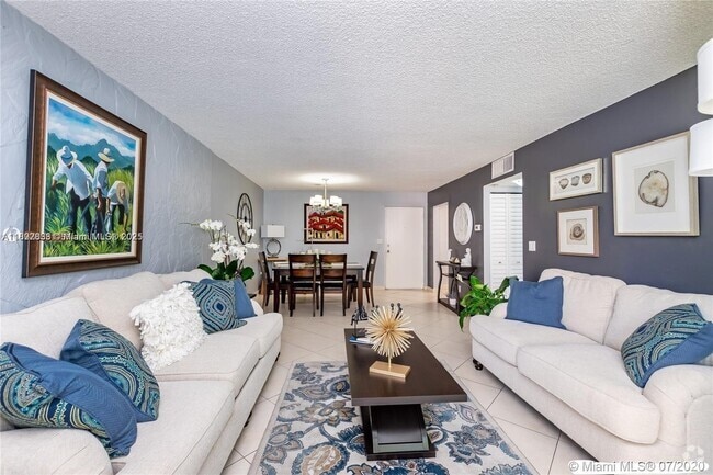 Building Photo - 8405 NW 8th St Unit 206 Rental