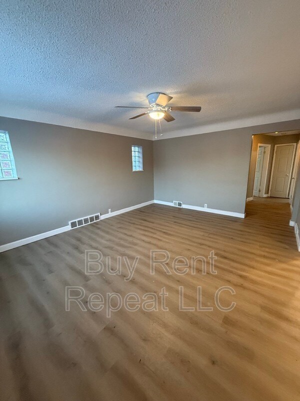 Photo - 22847 Panama Ave