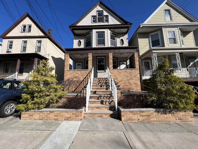 Building Photo - 440 Ave E Unit 2