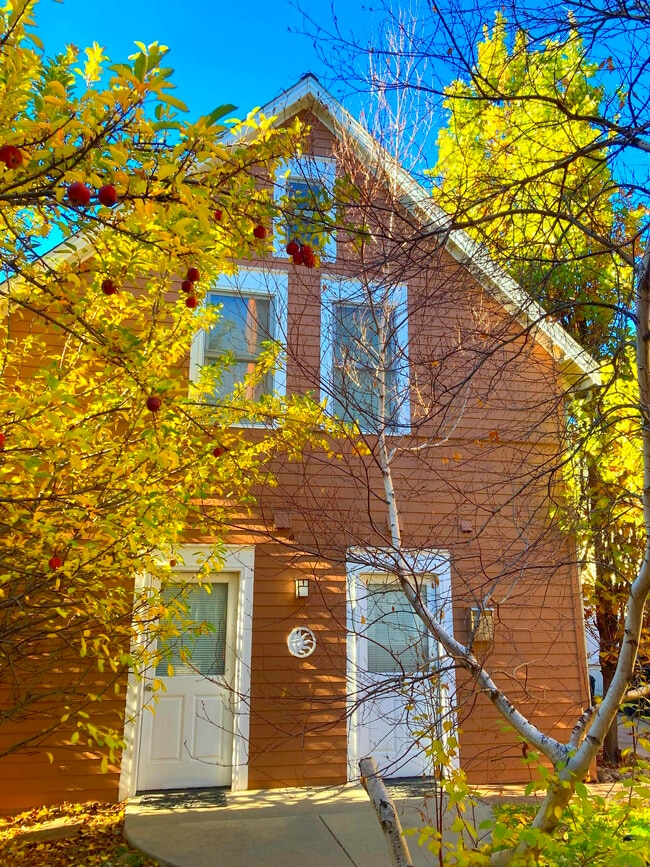 Photo - 875 Neon Forest Cir Unidad Carriage House  B