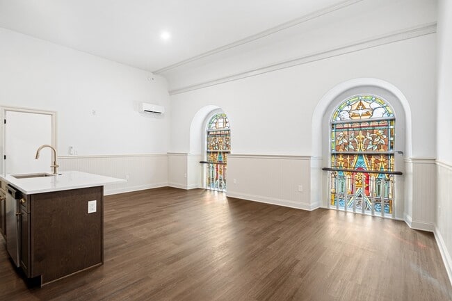 Building Photo - 401 Martin St