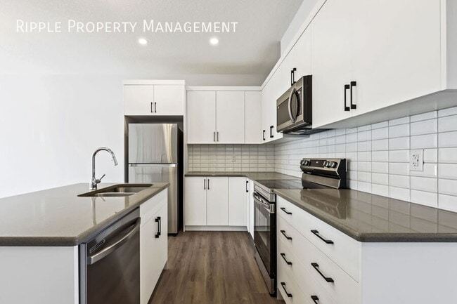 Photo - FANTASTIC 4 BEDS/ 2.5 BATHS HOUSE WITH BASEMENT!