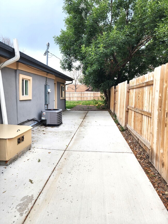 Photo - 3130 W Longfellow Pl