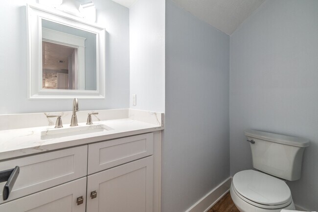 Photo - 3939 Knollcrest Dr