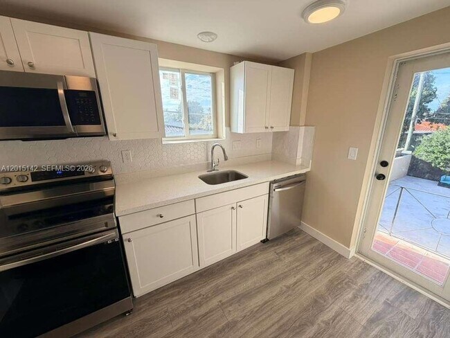 943 79th Terrace Unit 202
