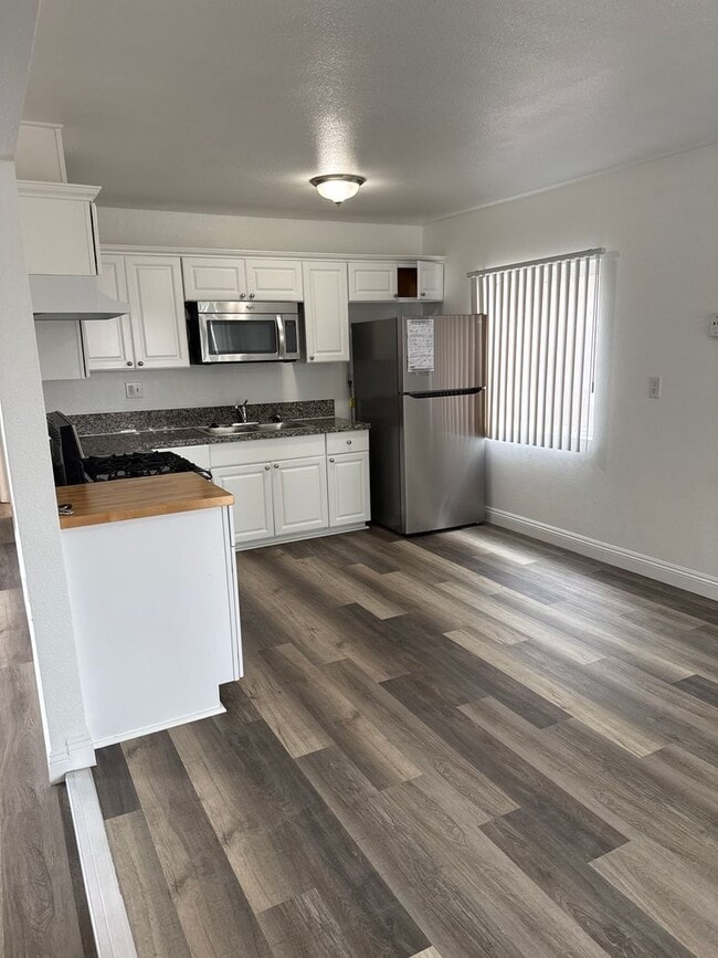 Building Photo - 4077 Oakcrest Dr Unit A