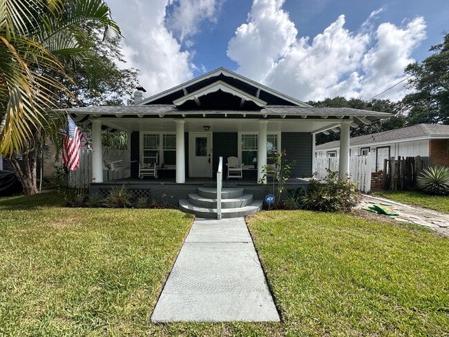Building Photo - Beutifully Updated 2 Bedroom Home in Dixieland Community in South Lakeland