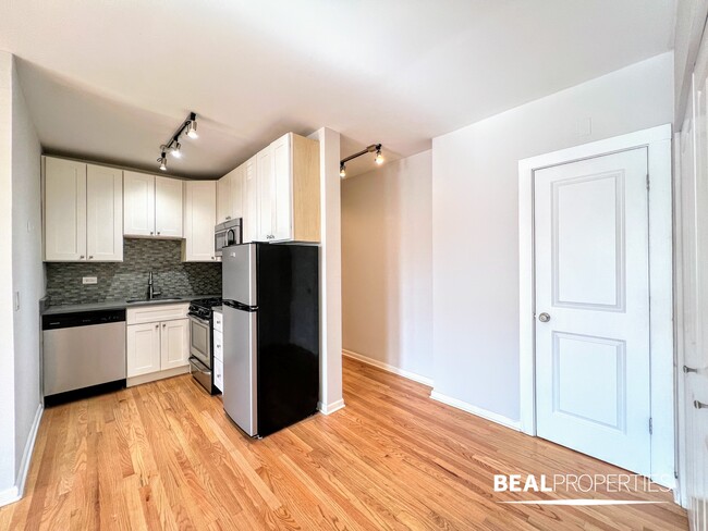 Photo - 2834 W Palmer St Unit Studio