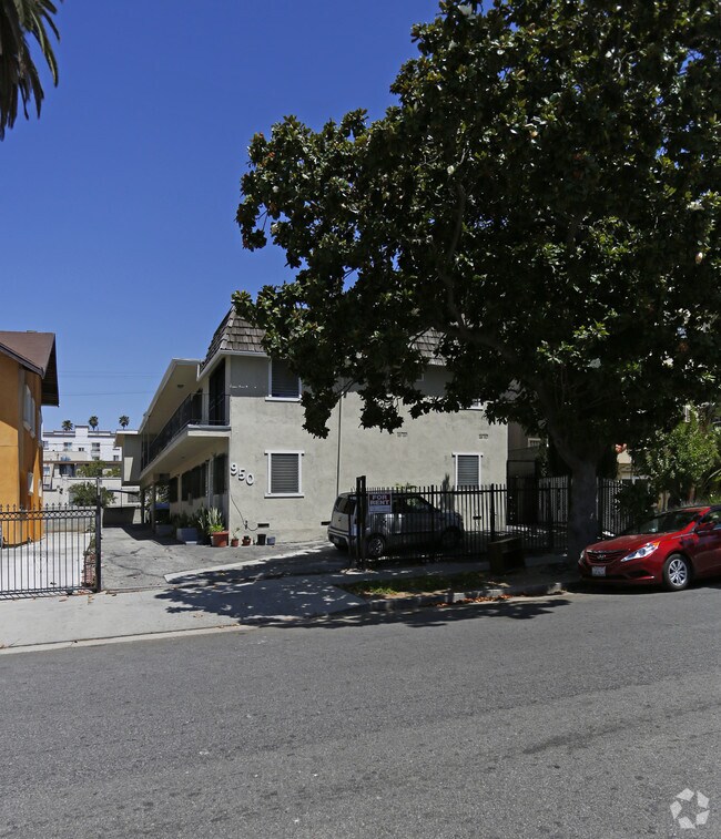 Photo - 950 S Gramercy Dr Apartments