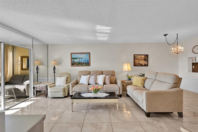 Building Photo - 2350 NE 14th Street Causeway Unit 609