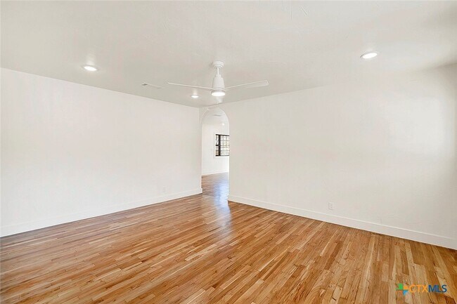 Photo - 510 Parkview Blvd