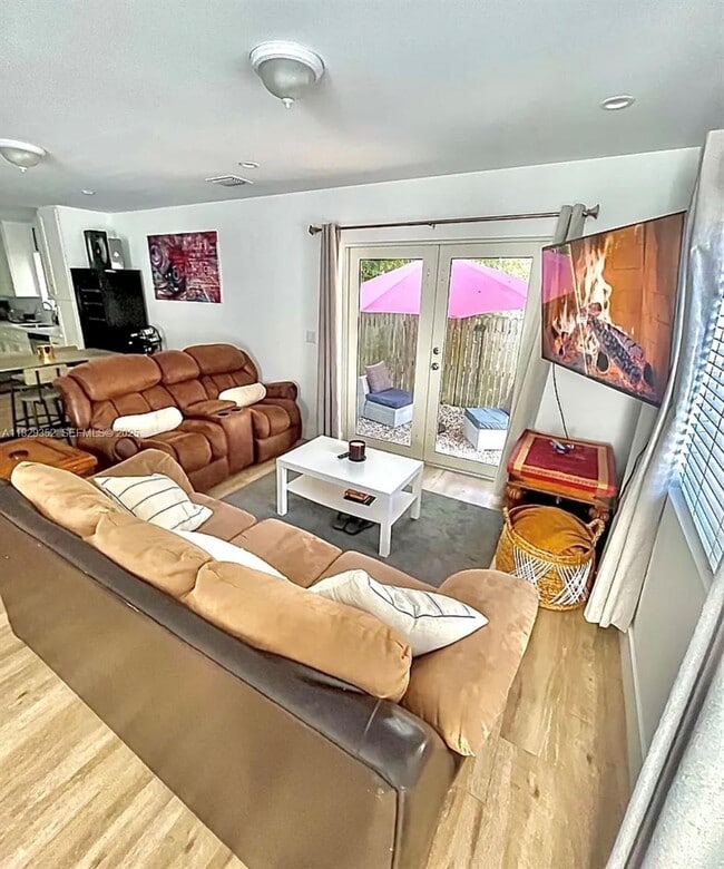 Photo - 104 Poinciana Dr