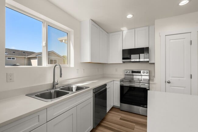 322-326 Lithia Ave Unit 322B
