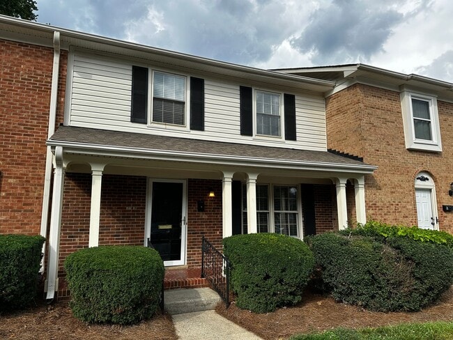 Building Photo - Available to View on 8/29! Luxurious Town ... Rental