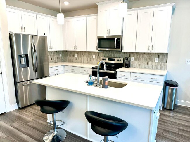 Photo - 276 Netherlands Blvd