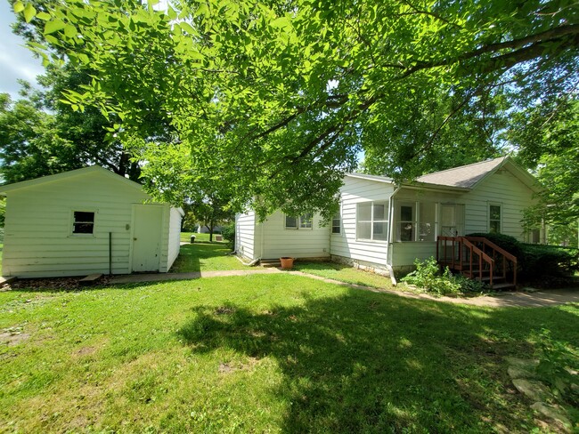 Photo - 722 W 10th St House