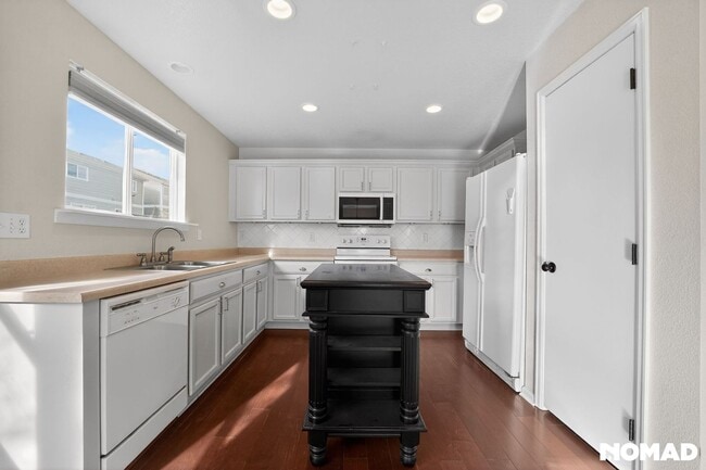 Photo - 454 E 77th Pl