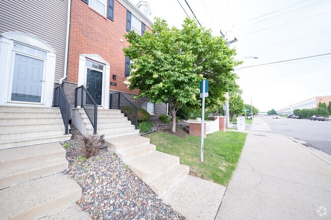 Building Photo - 439 2nd St NE Rental