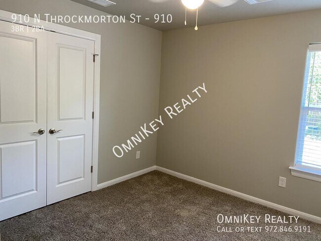 Photo - 910-914 N Throckmorton St Apartment Unit 910