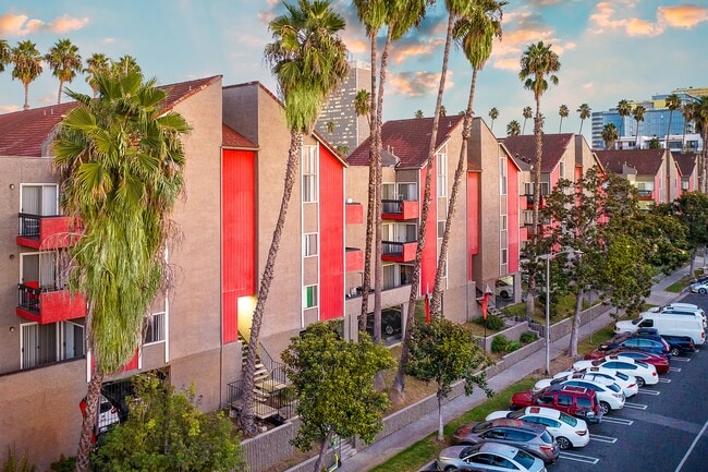 Kingsley Plaza