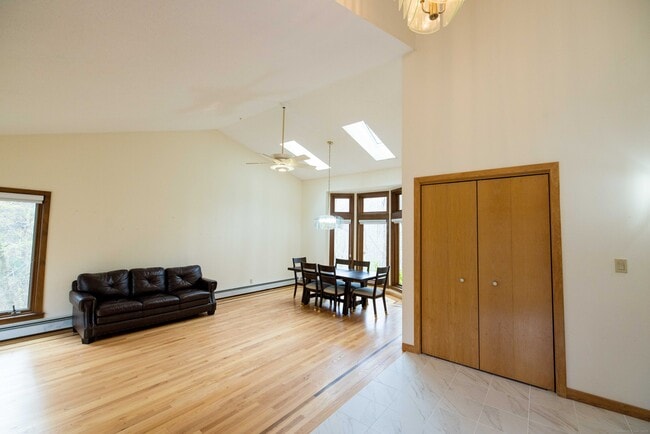 Photo - 18 Clifford Ave