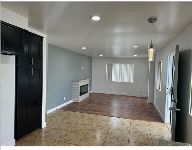 Photo - 561 W 17th St Unit 561