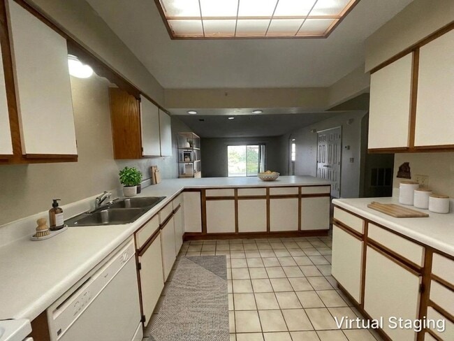 Photo - 350 Wildwood Dr S
