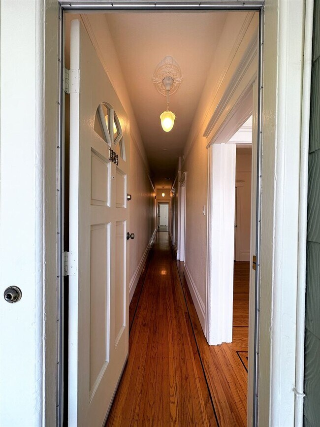 Photo - Top Floor 2 Bedroom Apartment for rent in Noe Valley! Unit #1386